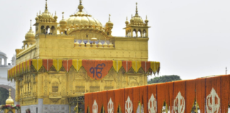 ਪਹਿਲੇ ਪ੍ਰਕਾਸ਼ ਪੁਰਬ ਦੀਆਂ ਰੌਣਕਾਂ: ਵਿਦੇਸ਼ਾਂ ਤੋਂ ਆਏ ਰੰਗ-ਬਿਰੰਗੇ ਫੁੱਲਾਂ ਨਾਲ ਸਜ ਰਿਹਾ ਸੱਚਖੰਡ ਸ੍ਰੀ ਹਰਿਮੰਦਰ ਸਾਹਿਬ