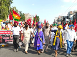 ਗੁਲਜ਼ਾਰ ਸਿੰਘ ਖੁਦਕੁਸ਼ੀ ਮਾਮਲੇ ’ਚ ਰੋਸ ਮਾਰਚ, ਵਿੱਤ ਮੰਤਰੀ ਨੂੰ ਨਾਮਜ਼ਦ ਕਰਨ ਦੀ ਮੰਗ