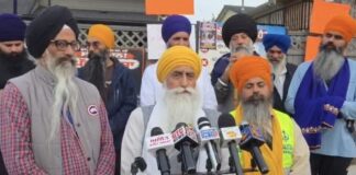 ਪਾਵਨ ਸਰੂਪਾਂ ਦੀ ਮਰਿਆਦਾ ਨੂੰ ਲੈ ਕੇ ਸਤਿਕਾਰ ਕਮੇਟੀ ਵੱਲੋਂ ਗੁਰਦੁਆਰਾ ਸਿੰਘ ਸਭਾ ਸਰੀ ਦੇ ਬਾਹਰ ਮੋਰਚਾ ਜਾਰੀ